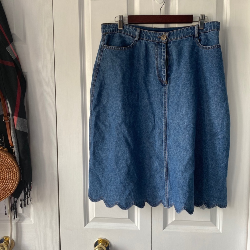 Vintage -High waisted jean skirt with scallop trim